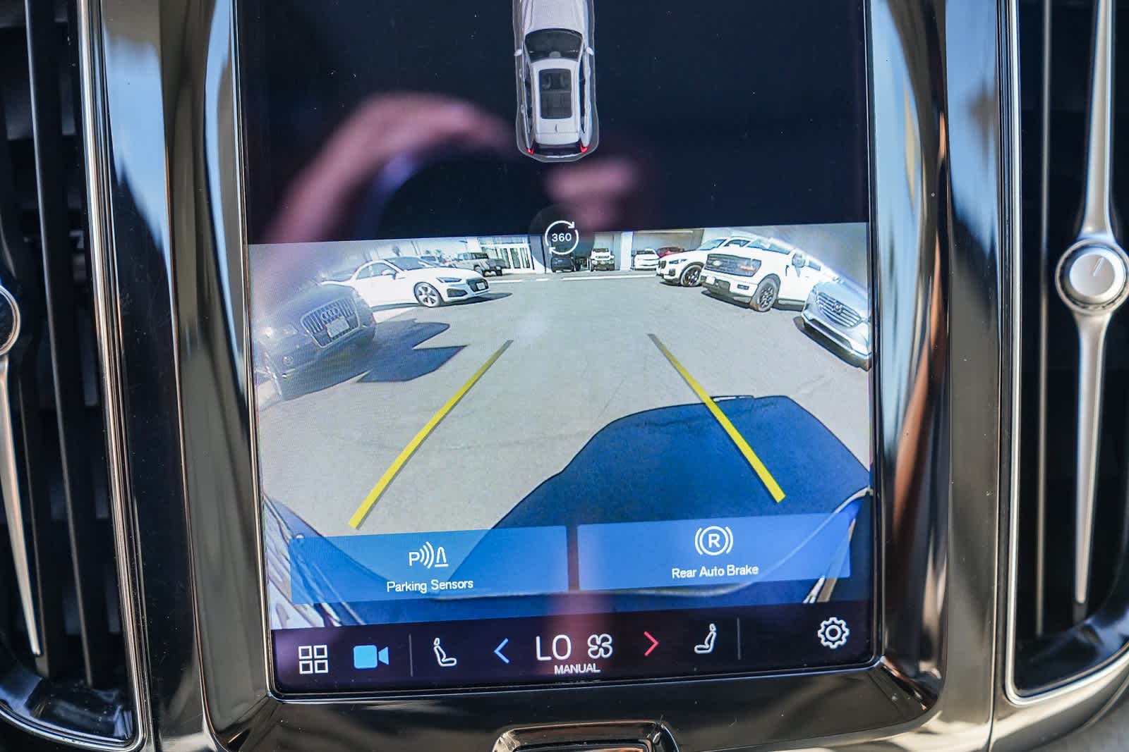 Thumbnail: 2023 Volvo XC60 - 22