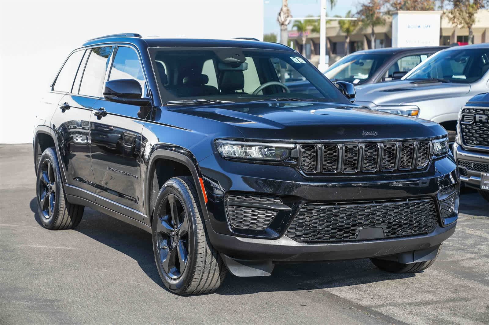 Thumbnail: 2023 Jeep Grand Cherokee - 3