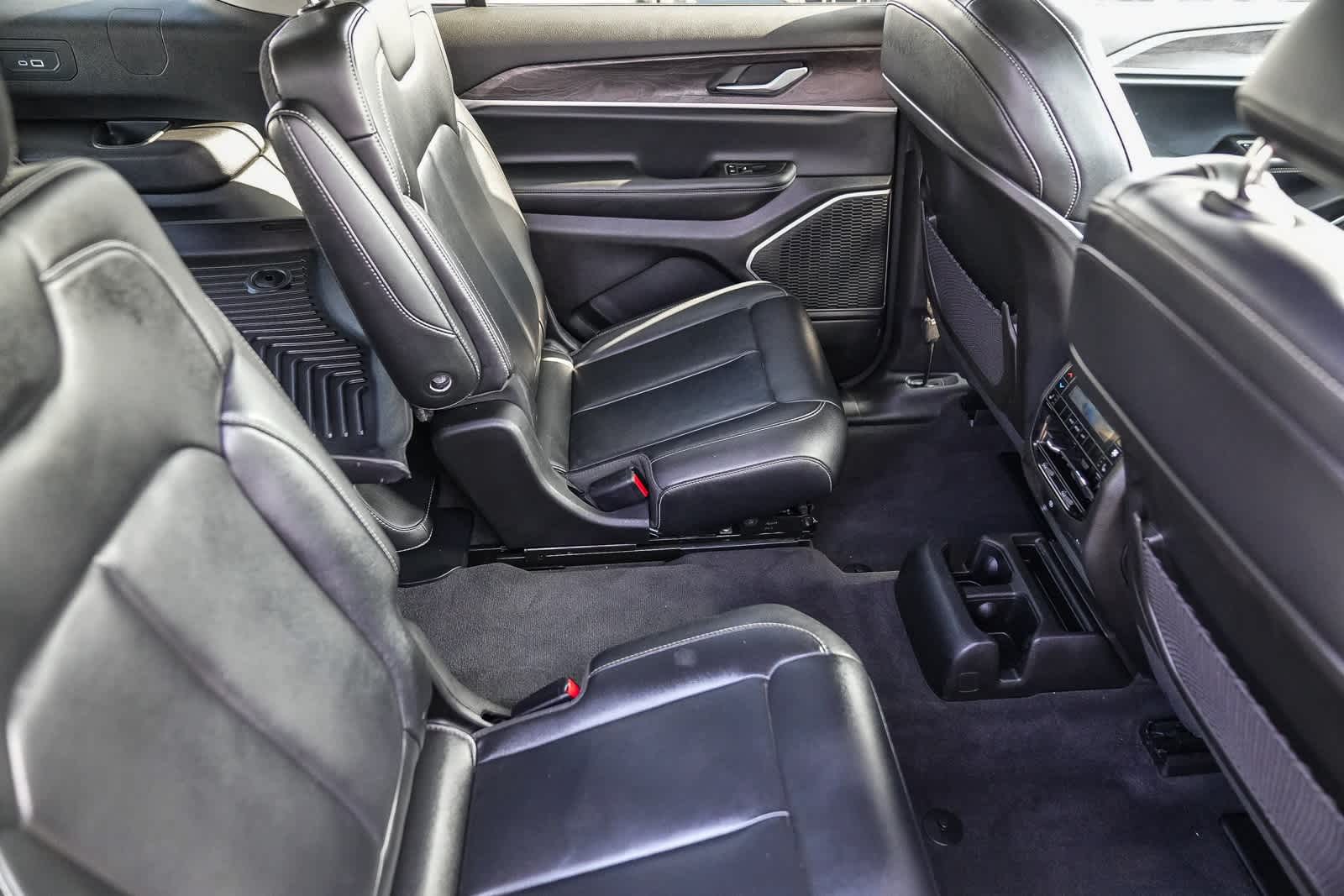 Thumbnail: 2021 Jeep Grand Cherokee L - 16