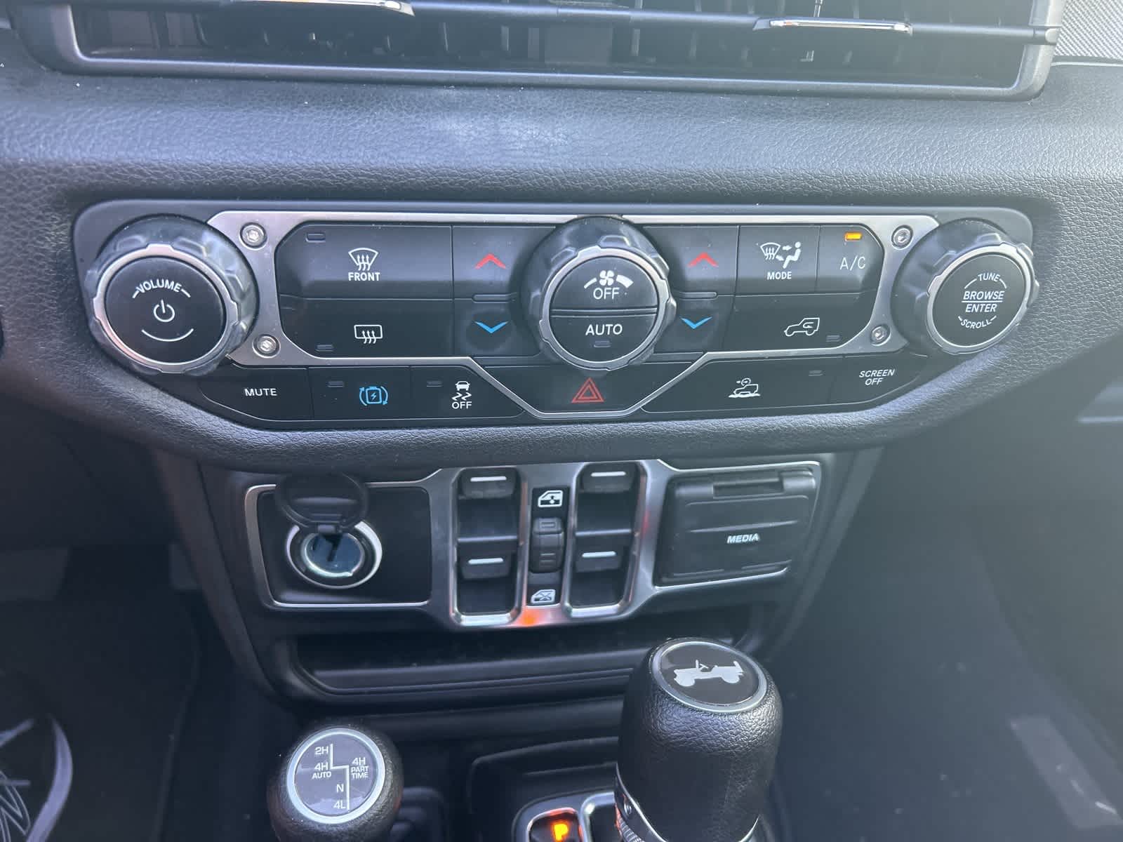 Thumbnail: 2024 Jeep Wrangler - 42