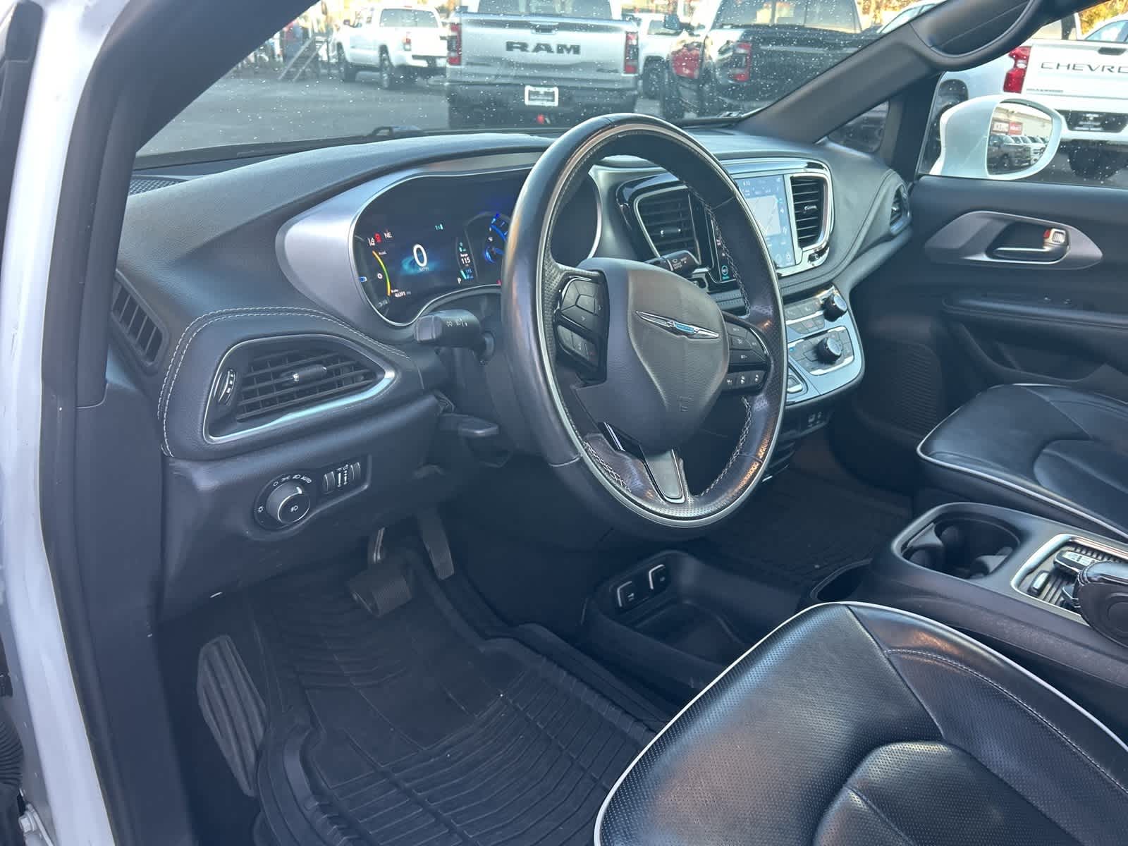 Thumbnail: 2020 Chrysler Pacifica - 24