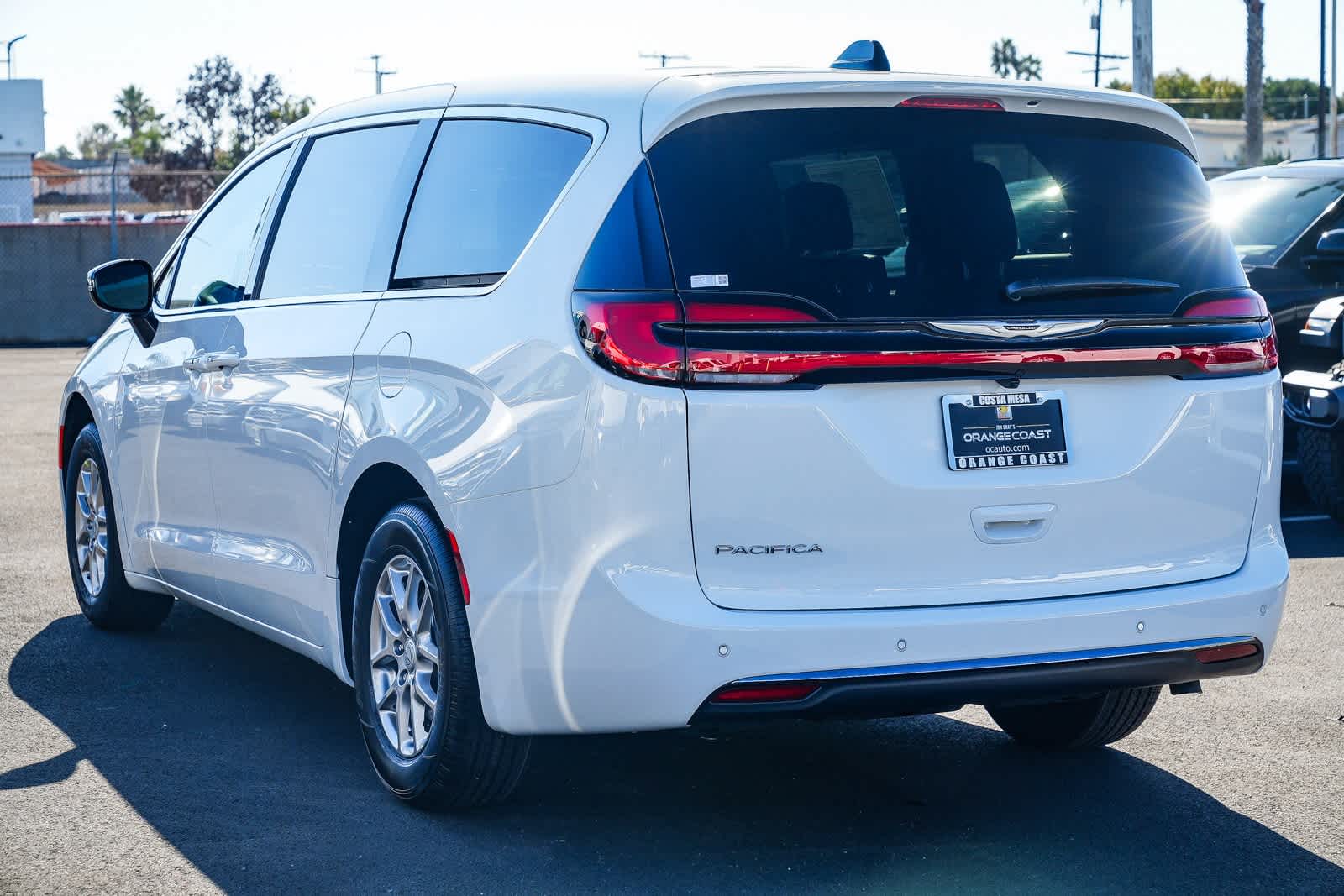 Thumbnail: 2026 Chrysler Pacifica - 6