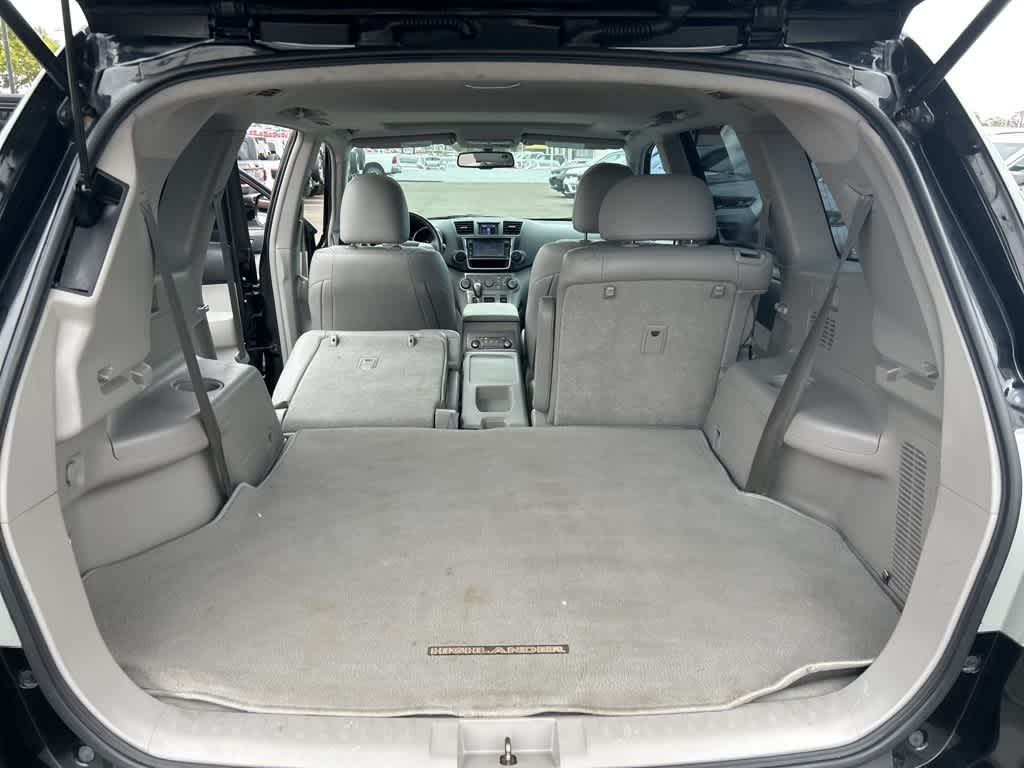 Thumbnail: 2013 Toyota Highlander - 22
