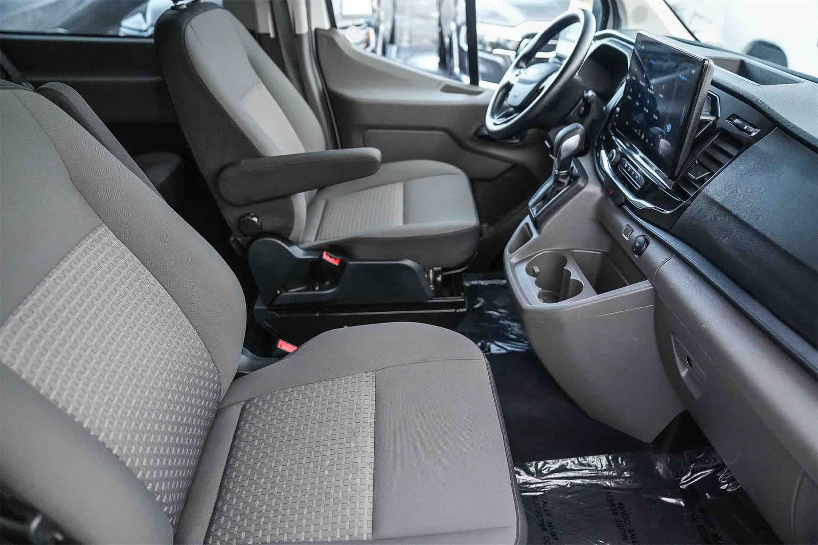 Thumbnail: 2023 Ford Econoline - 16