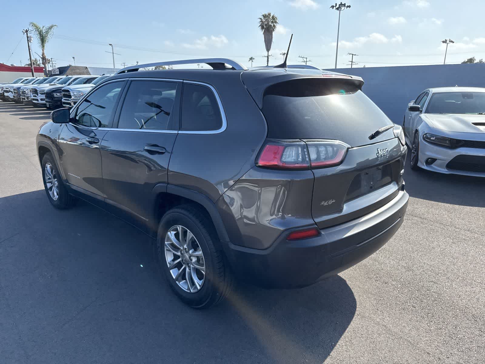 Thumbnail: 2019 Jeep Cherokee - 16