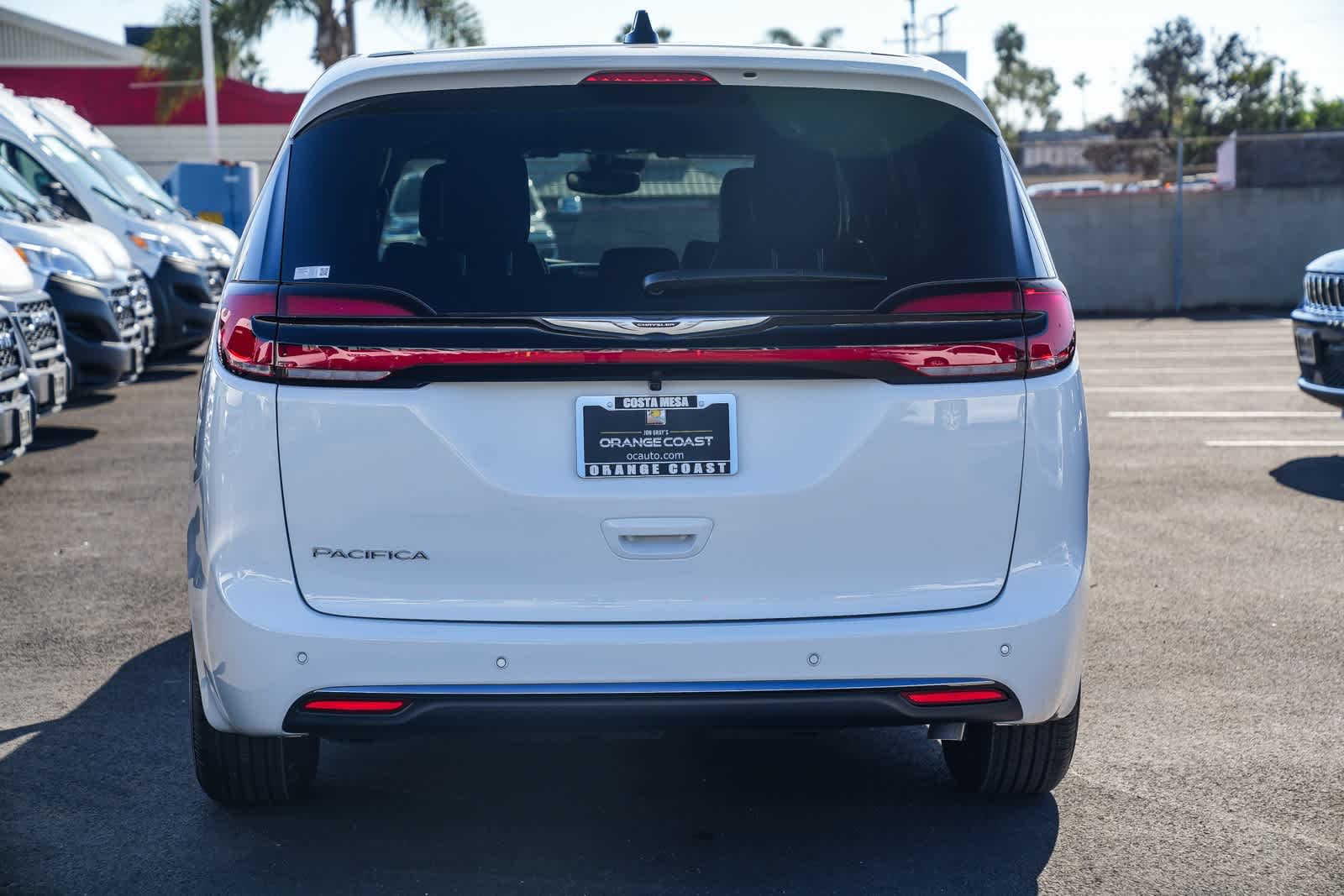 Thumbnail: 2026 Chrysler Pacifica - 5