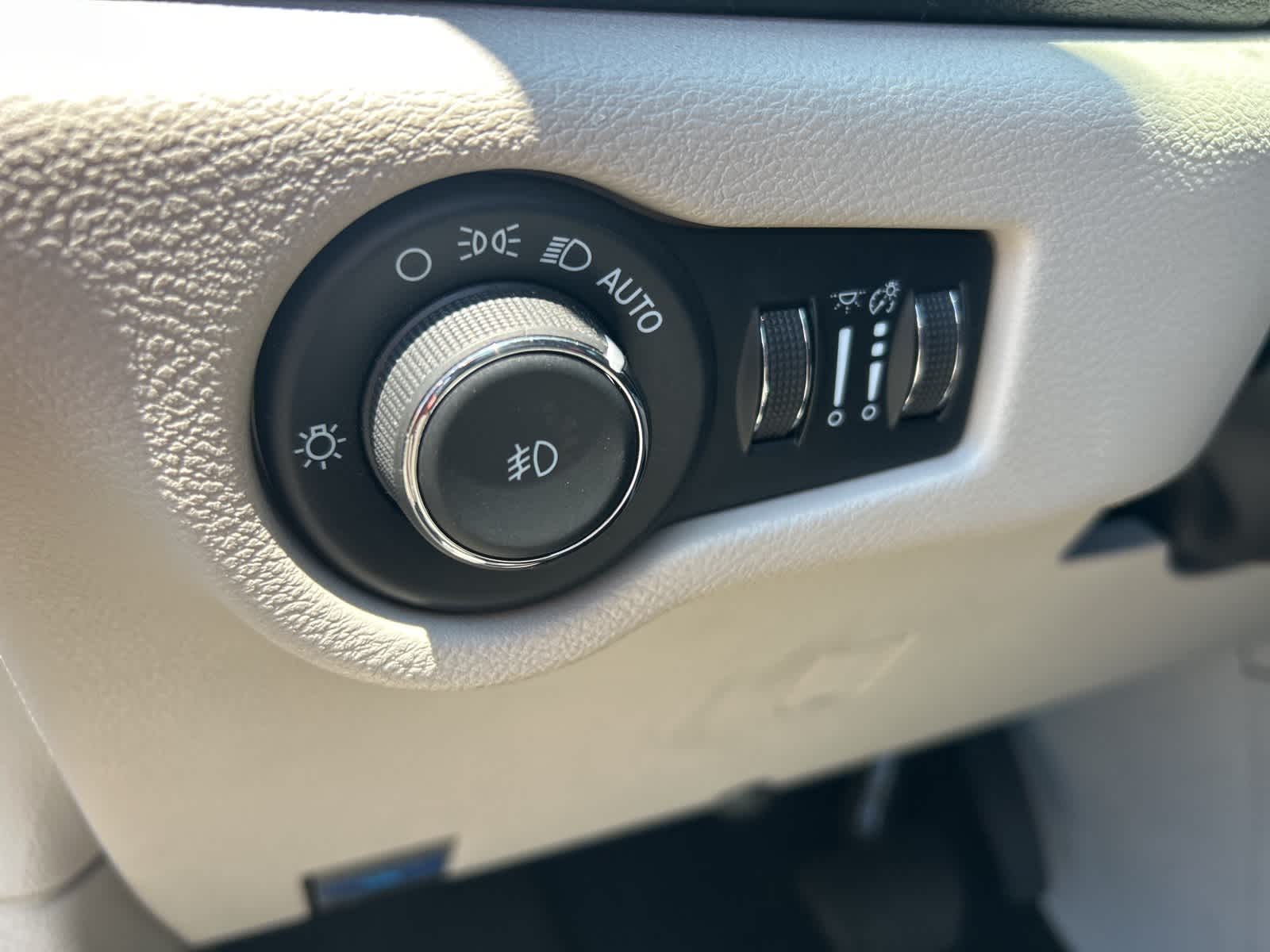 Thumbnail: 2022 Chrysler Pacifica - 25