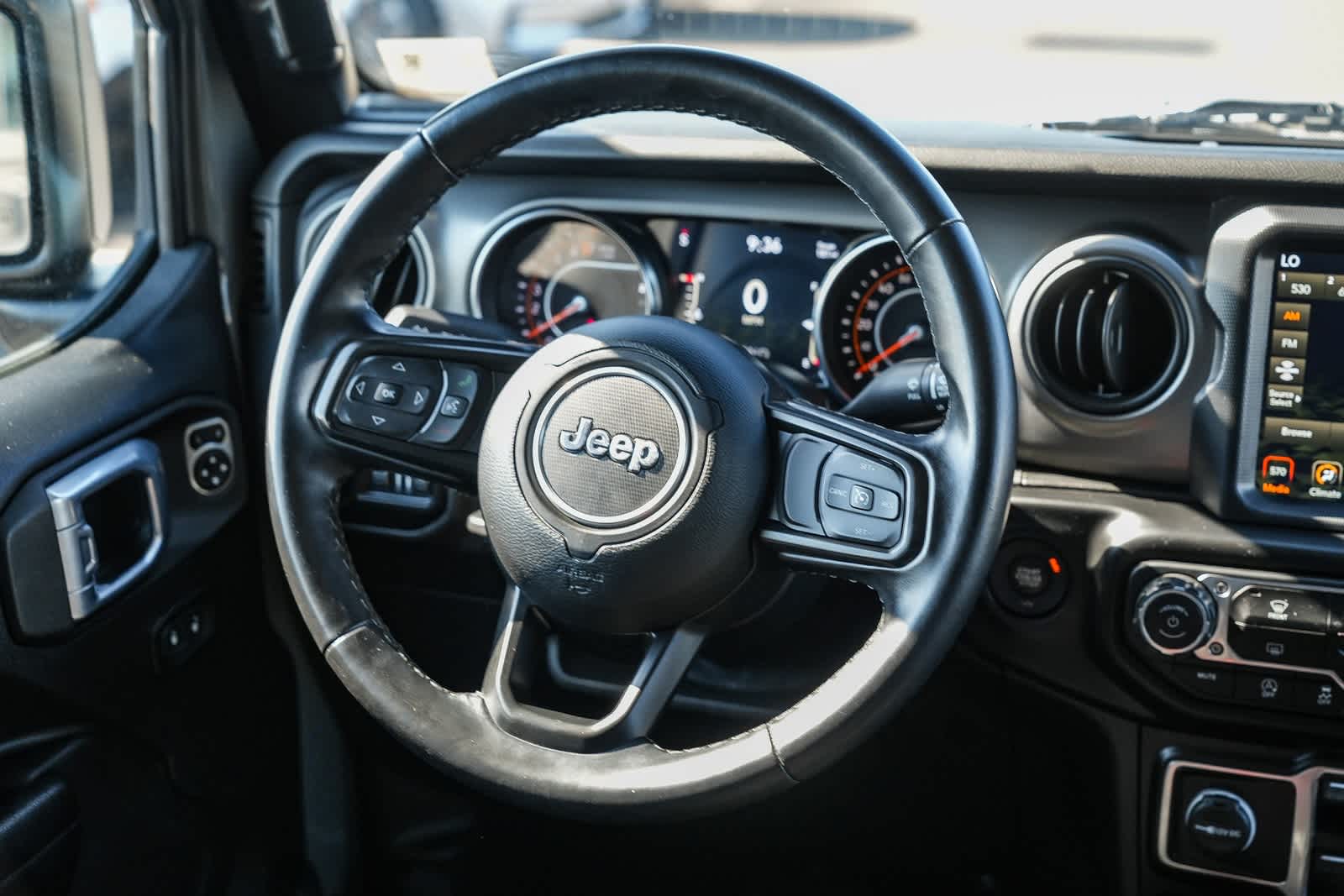 Thumbnail: 2021 Jeep Gladiator - 14
