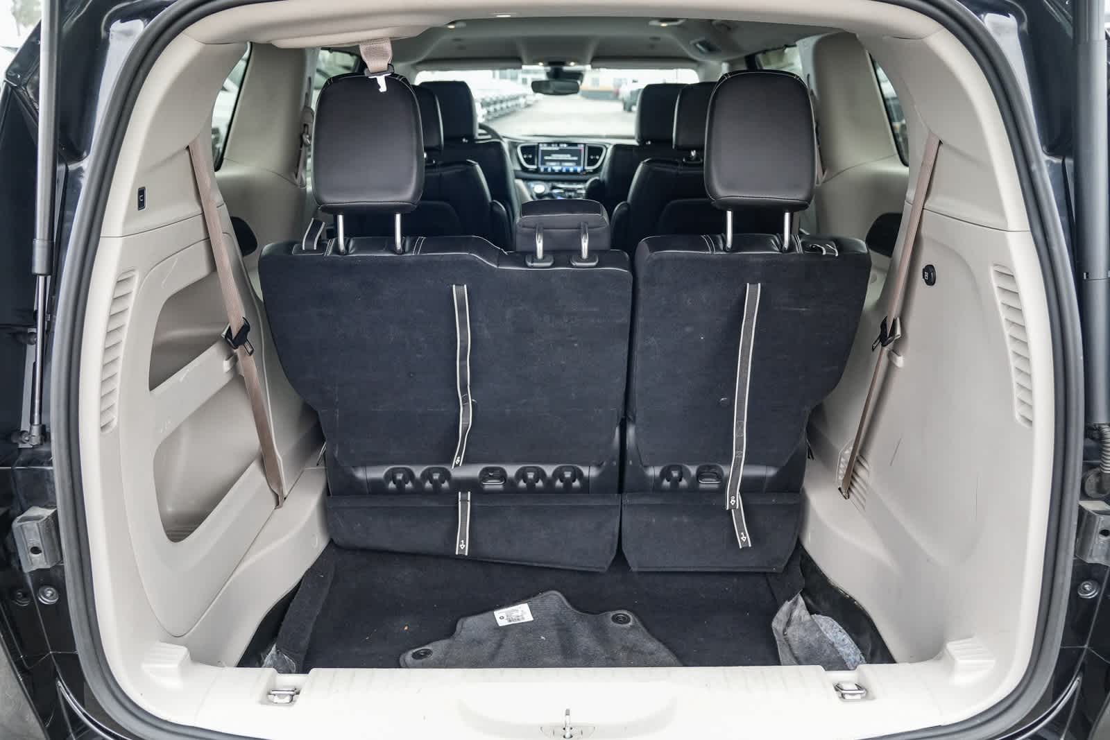 Thumbnail: 2024 Chrysler Pacifica - 25