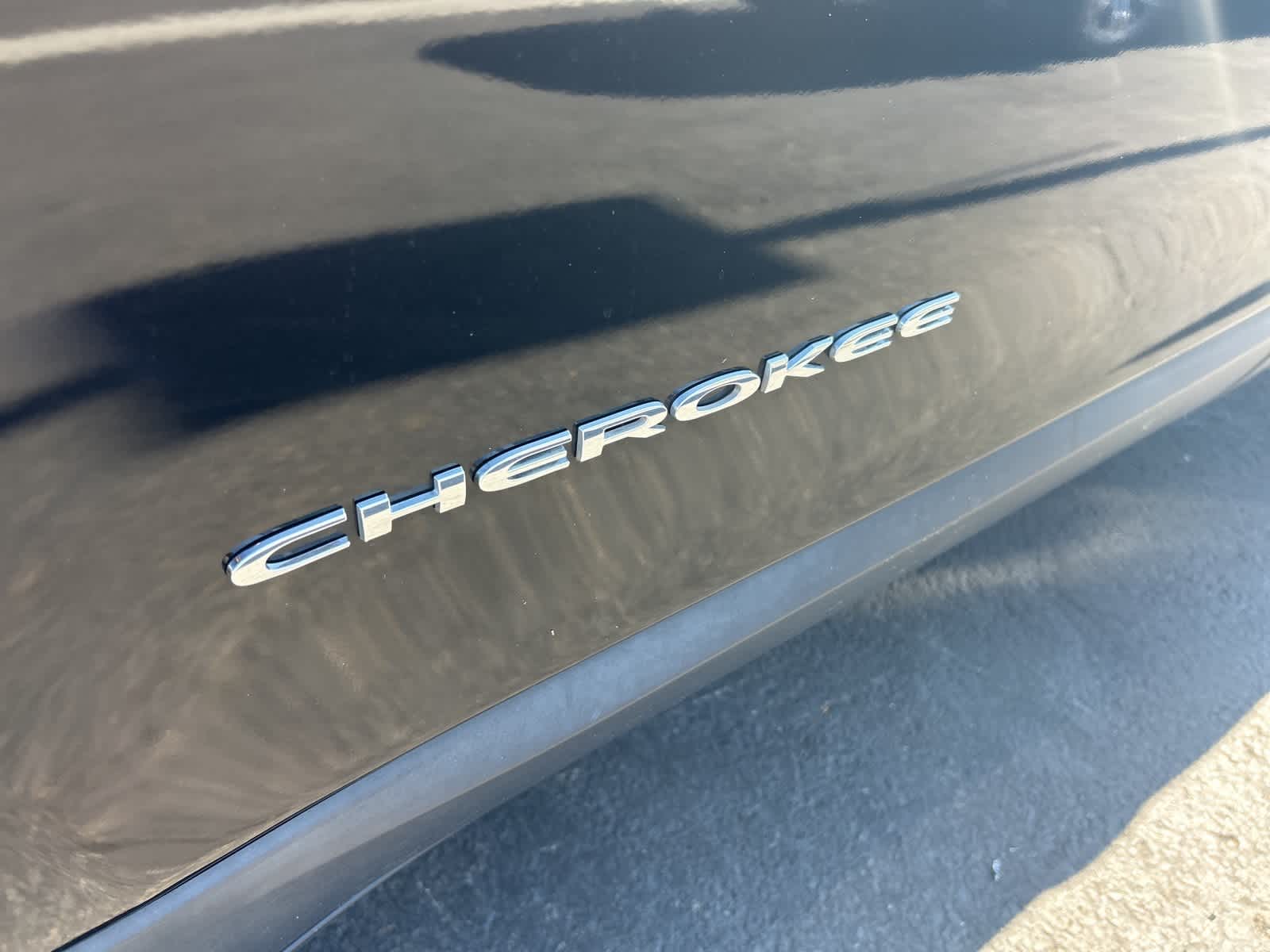 Thumbnail: 2022 Jeep Cherokee - 12