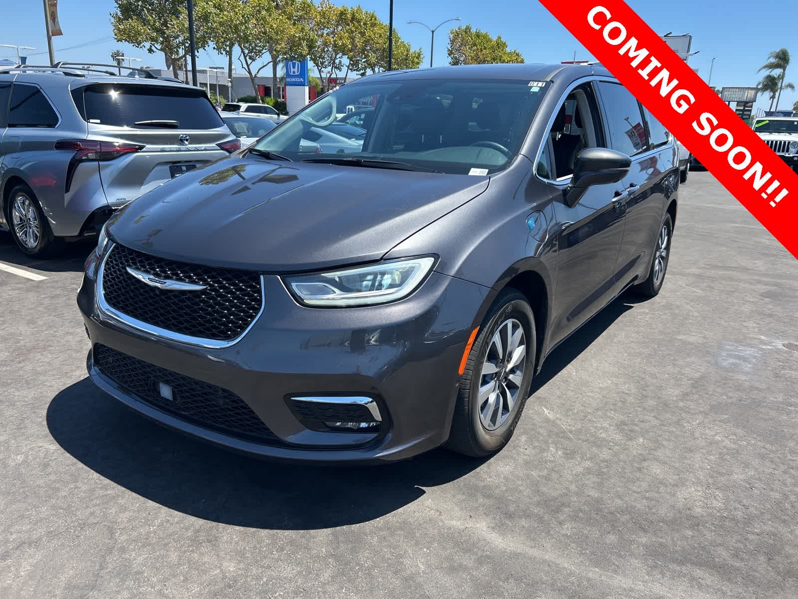 Thumbnail: 2022 Chrysler Pacifica - 1