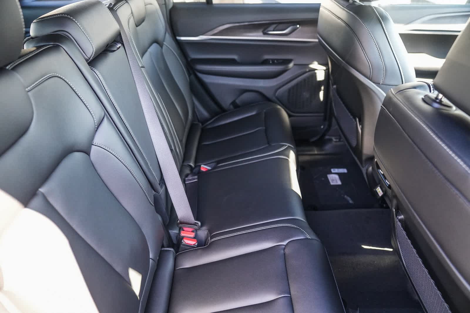 Thumbnail: 2025 Jeep Grand Cherokee - 18