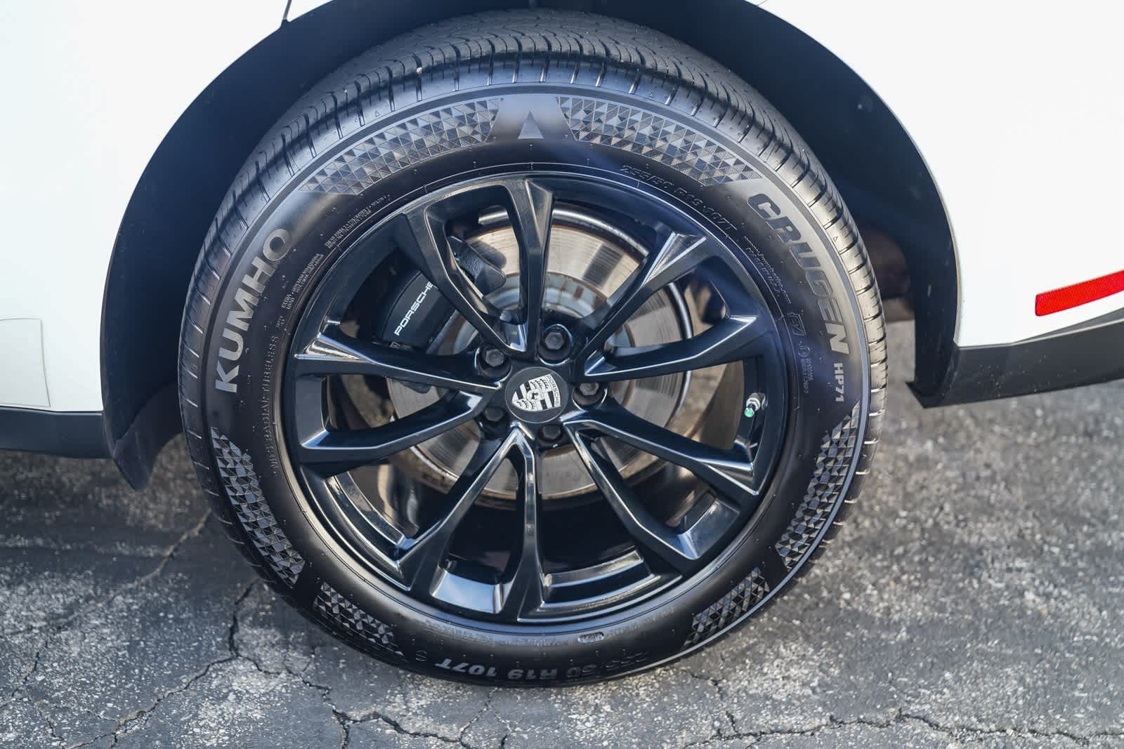 Thumbnail: 2023 Porsche Macan - 10