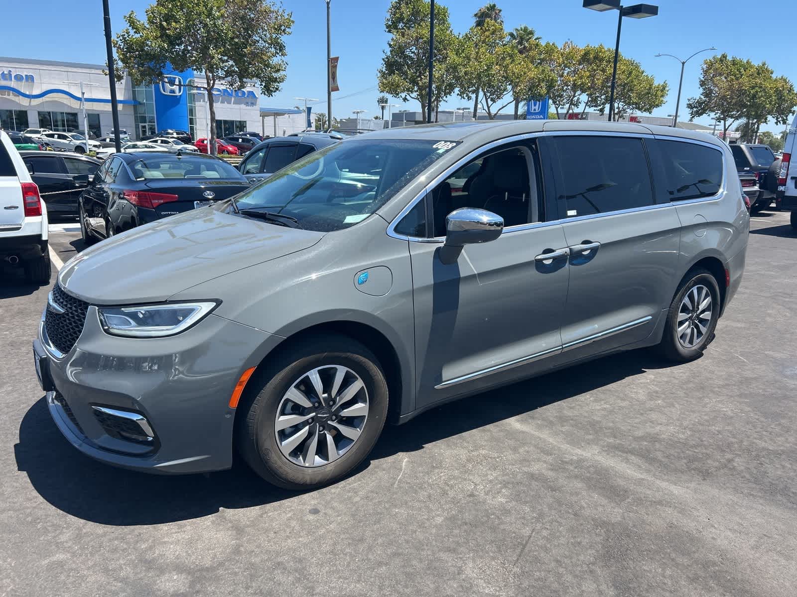 Thumbnail: 2022 Chrysler Pacifica - 2