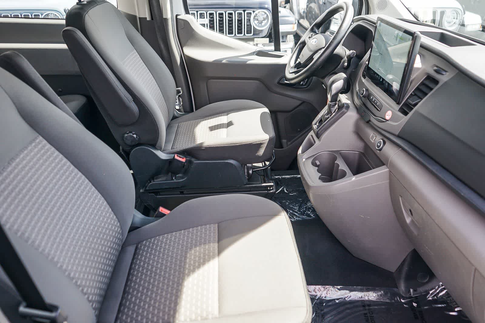 Thumbnail: 2022 Ford Econoline - 13