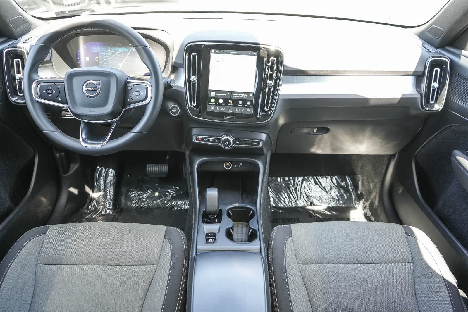 Thumbnail: 2024 Volvo XC40 - 12