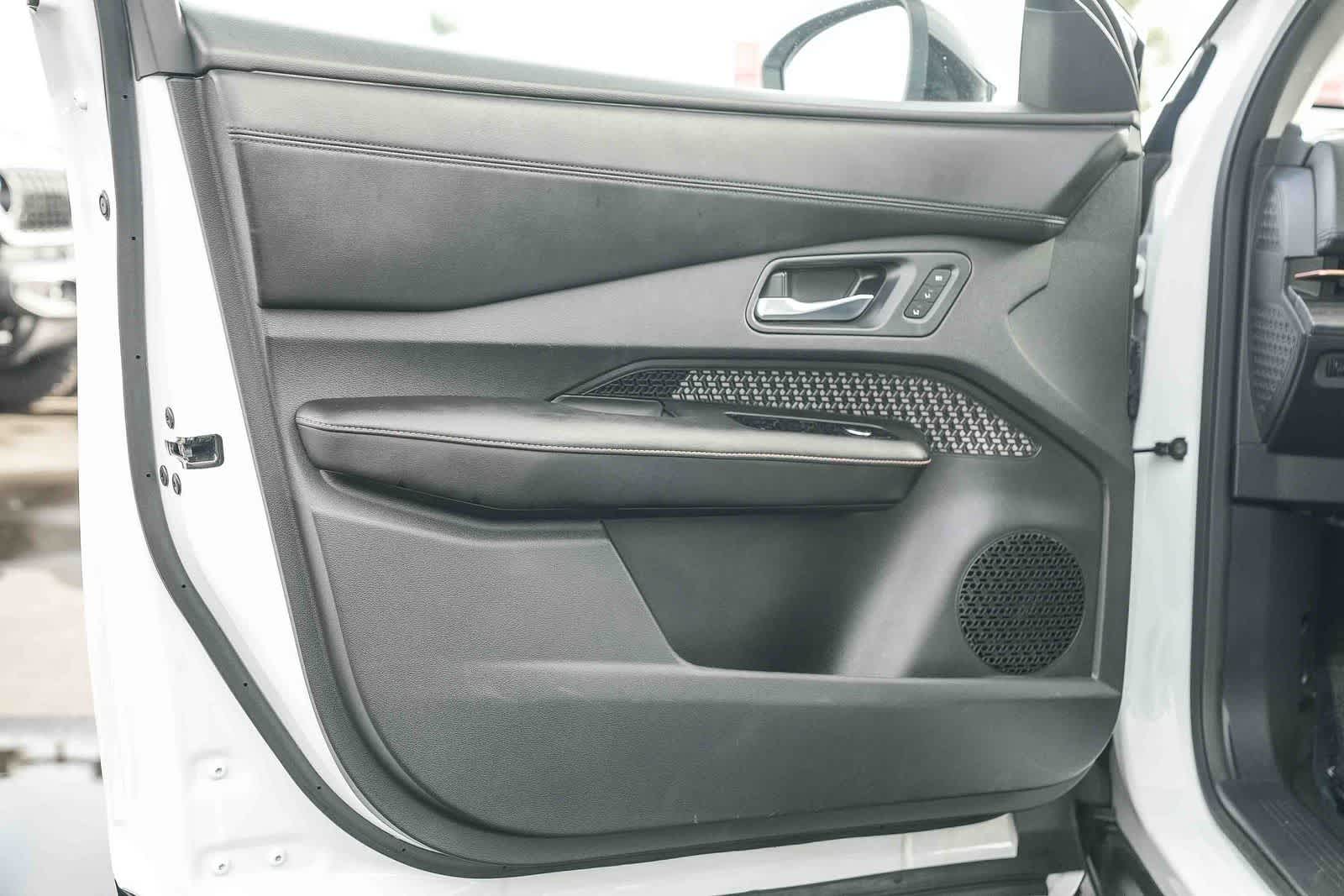 Thumbnail: 2023 Nissan Ariya - 16