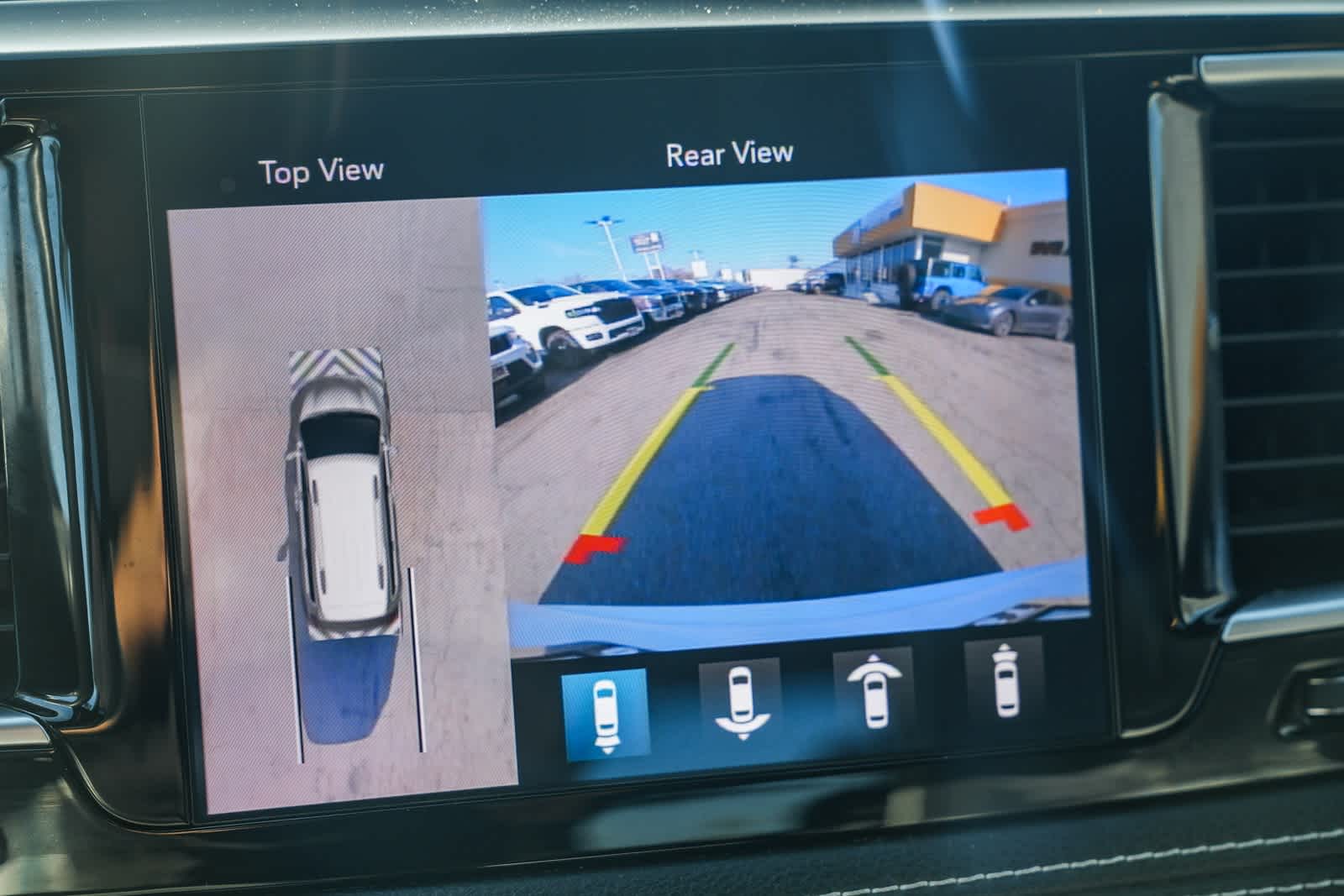 Thumbnail: 2020 Chrysler Pacifica - 19