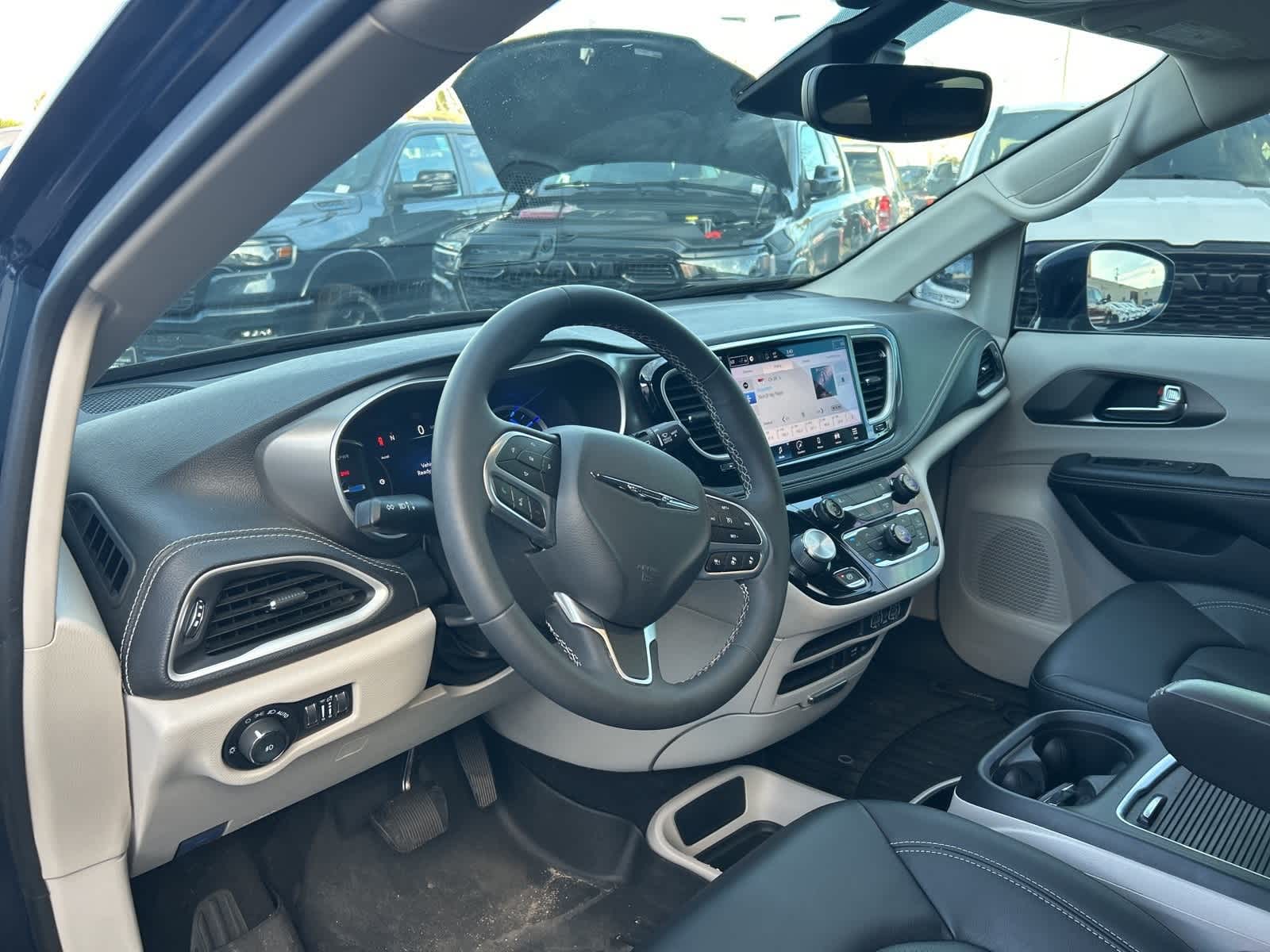 Thumbnail: 2022 Chrysler Pacifica - 20