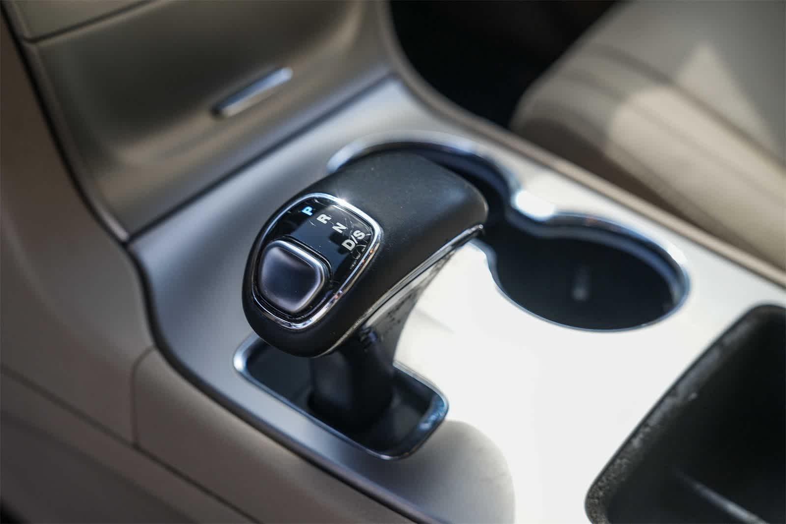 Thumbnail: 2015 Jeep Grand Cherokee - 18