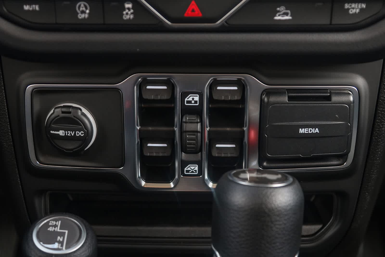 Thumbnail: 2025 Jeep Wrangler - 17