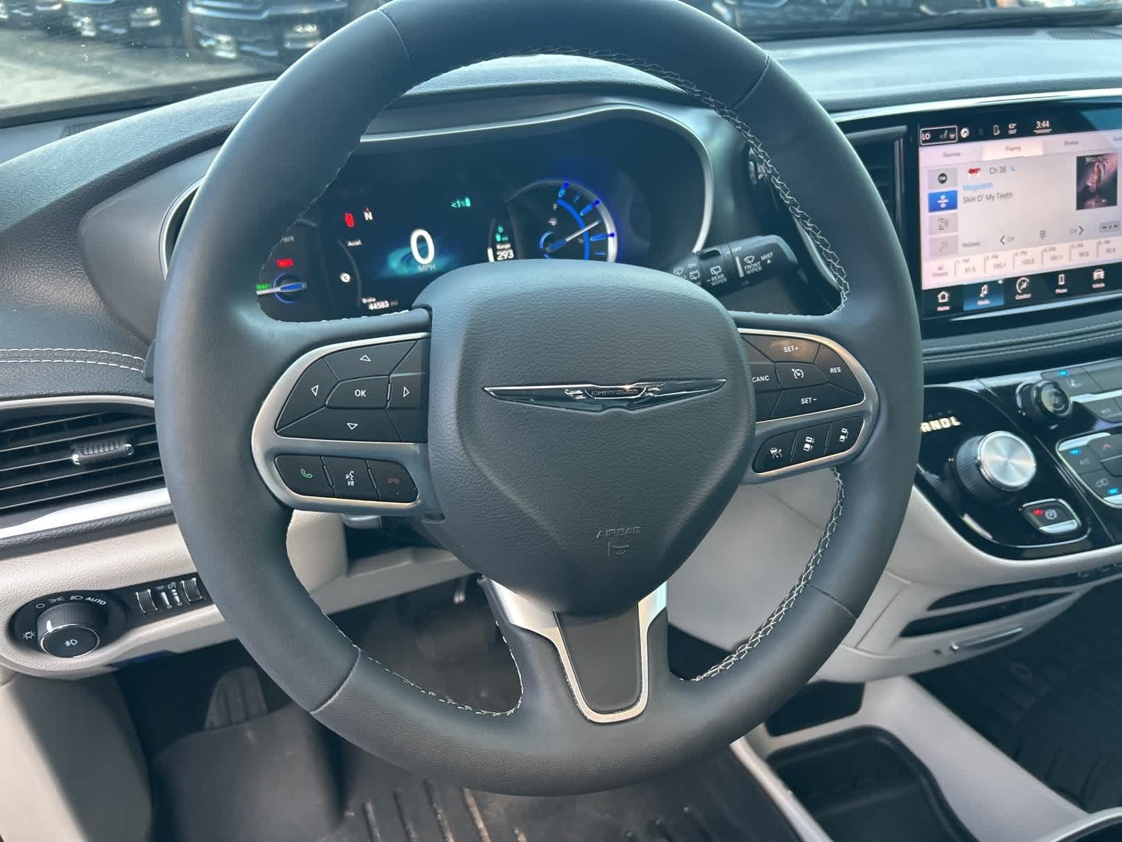 Thumbnail: 2022 Chrysler Pacifica - 35