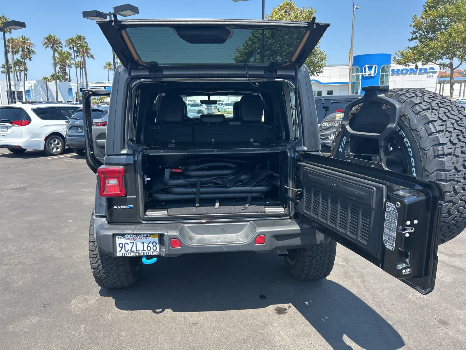 Thumbnail: 2022 Jeep Wrangler - 32