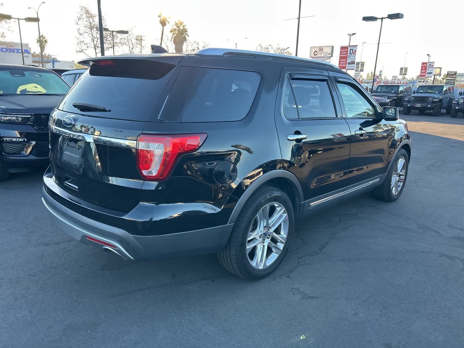 Thumbnail: 2017 Ford Explorer - 8