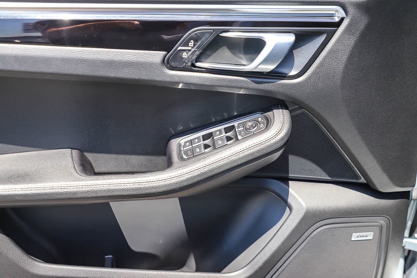 Thumbnail: 2020 Porsche Macan - 26