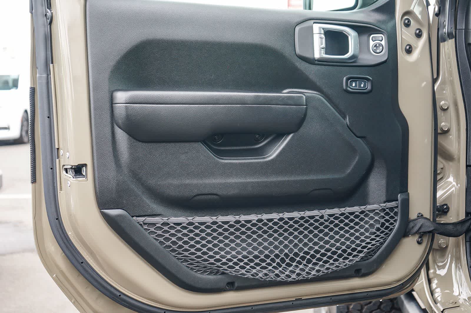 Thumbnail: 2020 Jeep Gladiator - 17