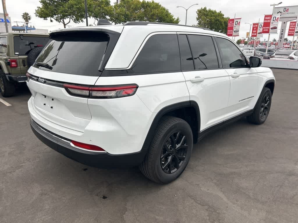 Thumbnail: 2022 Jeep Grand Cherokee - 5