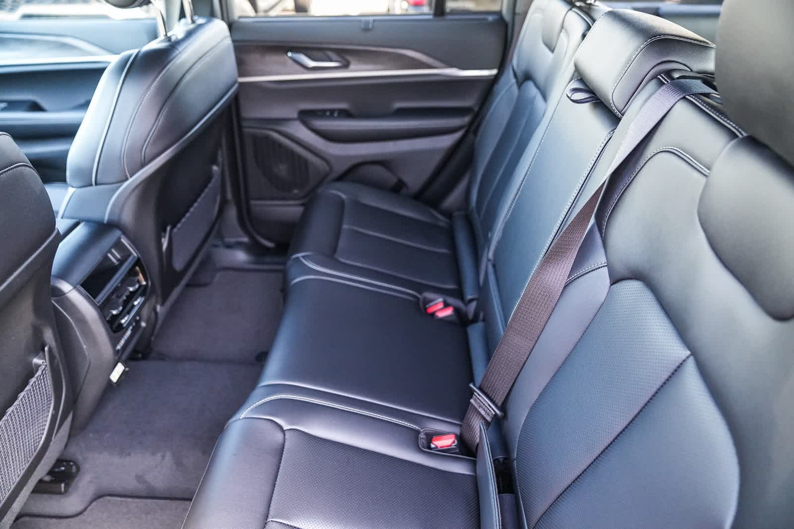 Thumbnail: 2025 Jeep Grand Cherokee - 19