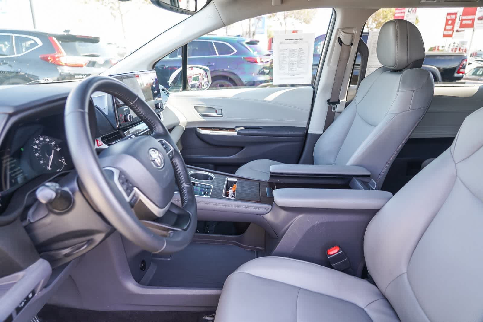 Thumbnail: 2022 Toyota Sienna - 18