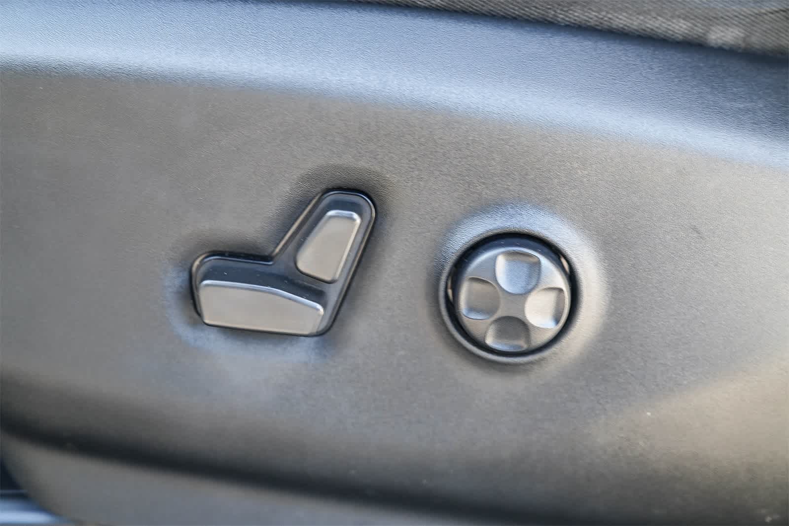 Thumbnail: 2022 Chrysler Pacifica - 21