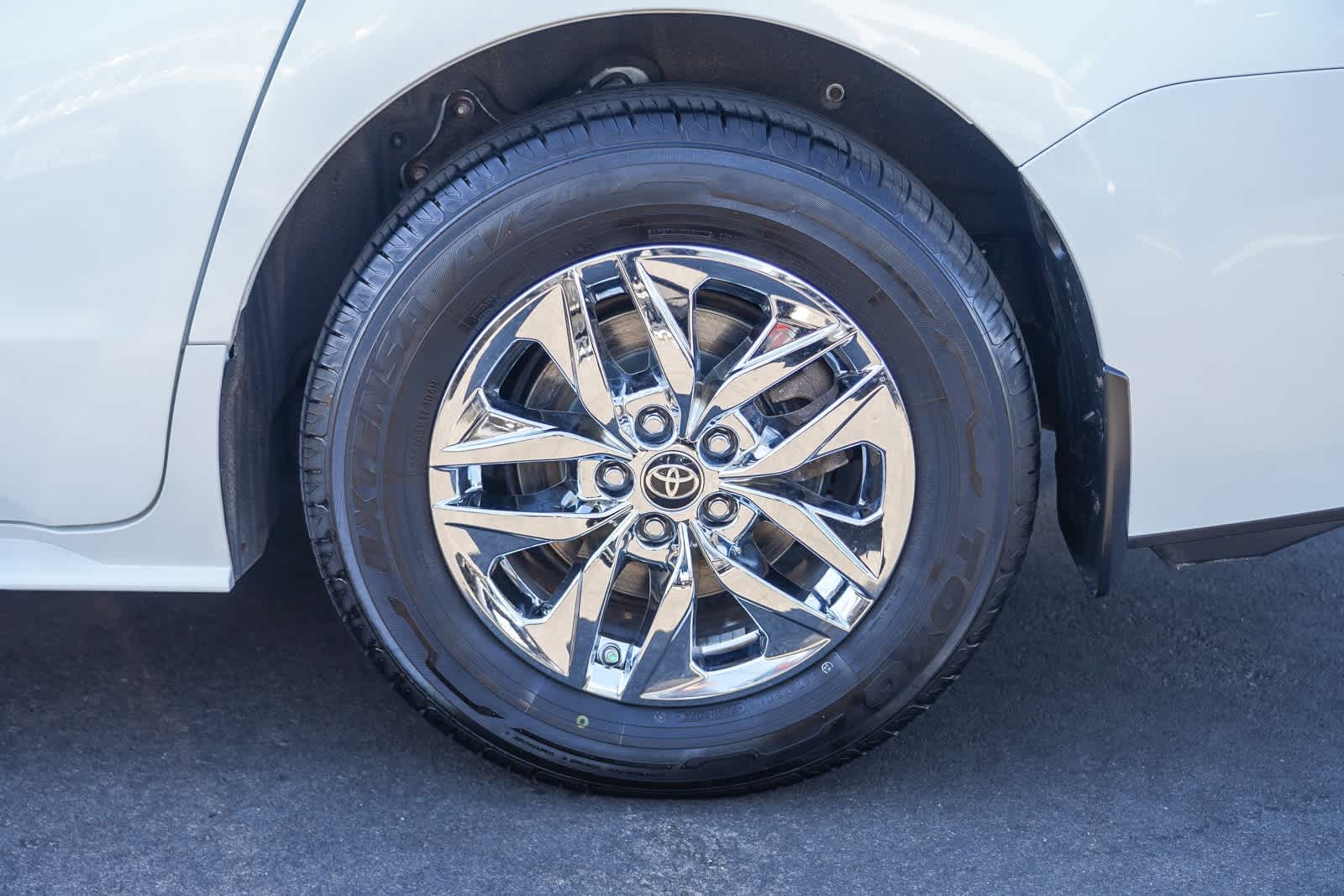 Thumbnail: 2022 Toyota Sienna - 11