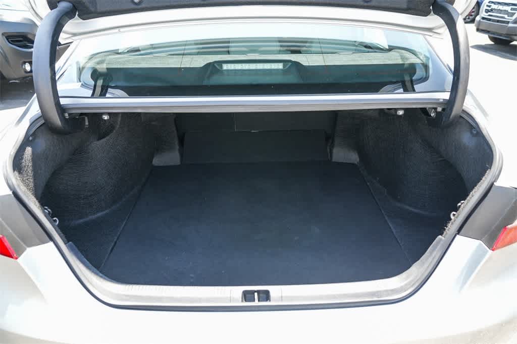 2023 Toyota Camry SE 24