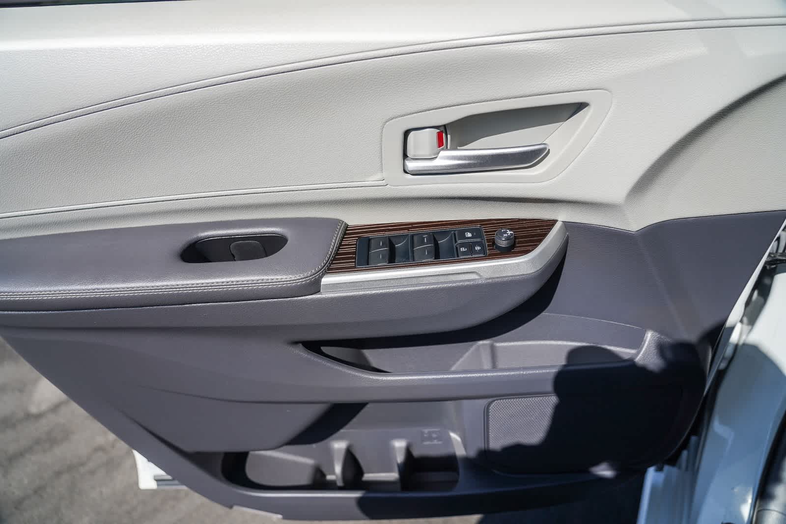 Thumbnail: 2022 Toyota Sienna - 21