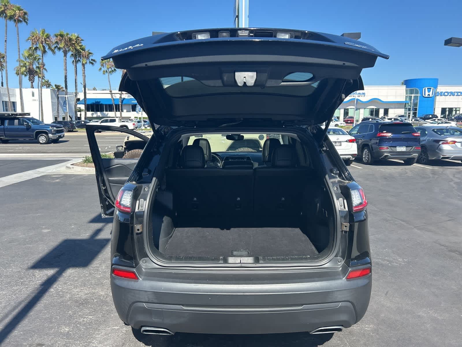 Thumbnail: 2022 Jeep Cherokee - 26