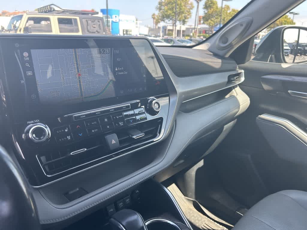 Thumbnail: 2021 Toyota Highlander - 49