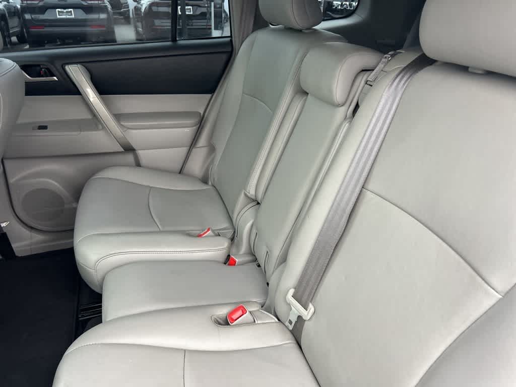 Thumbnail: 2013 Toyota Highlander - 19