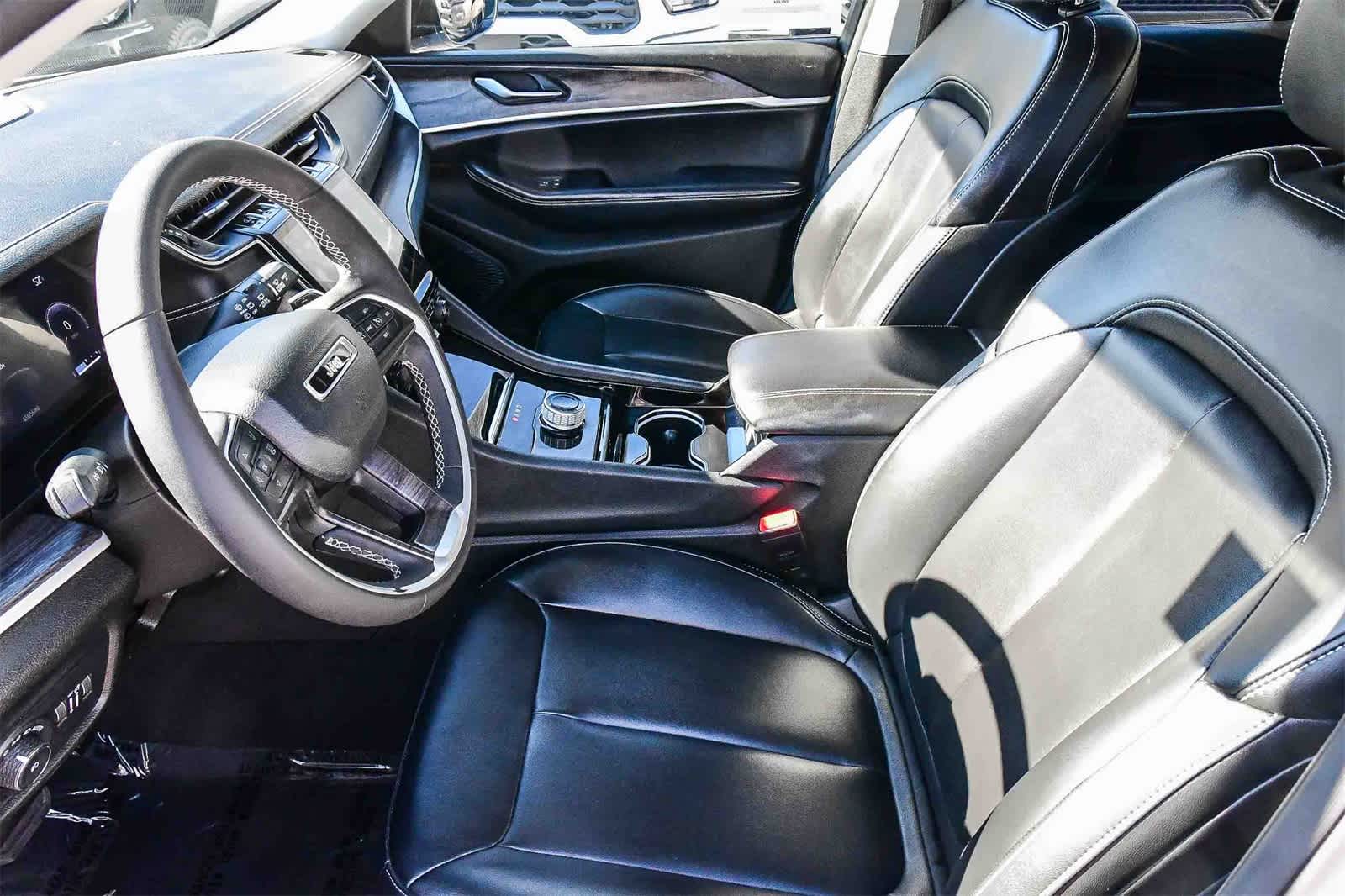 Thumbnail: 2023 Jeep Grand Cherokee - 17