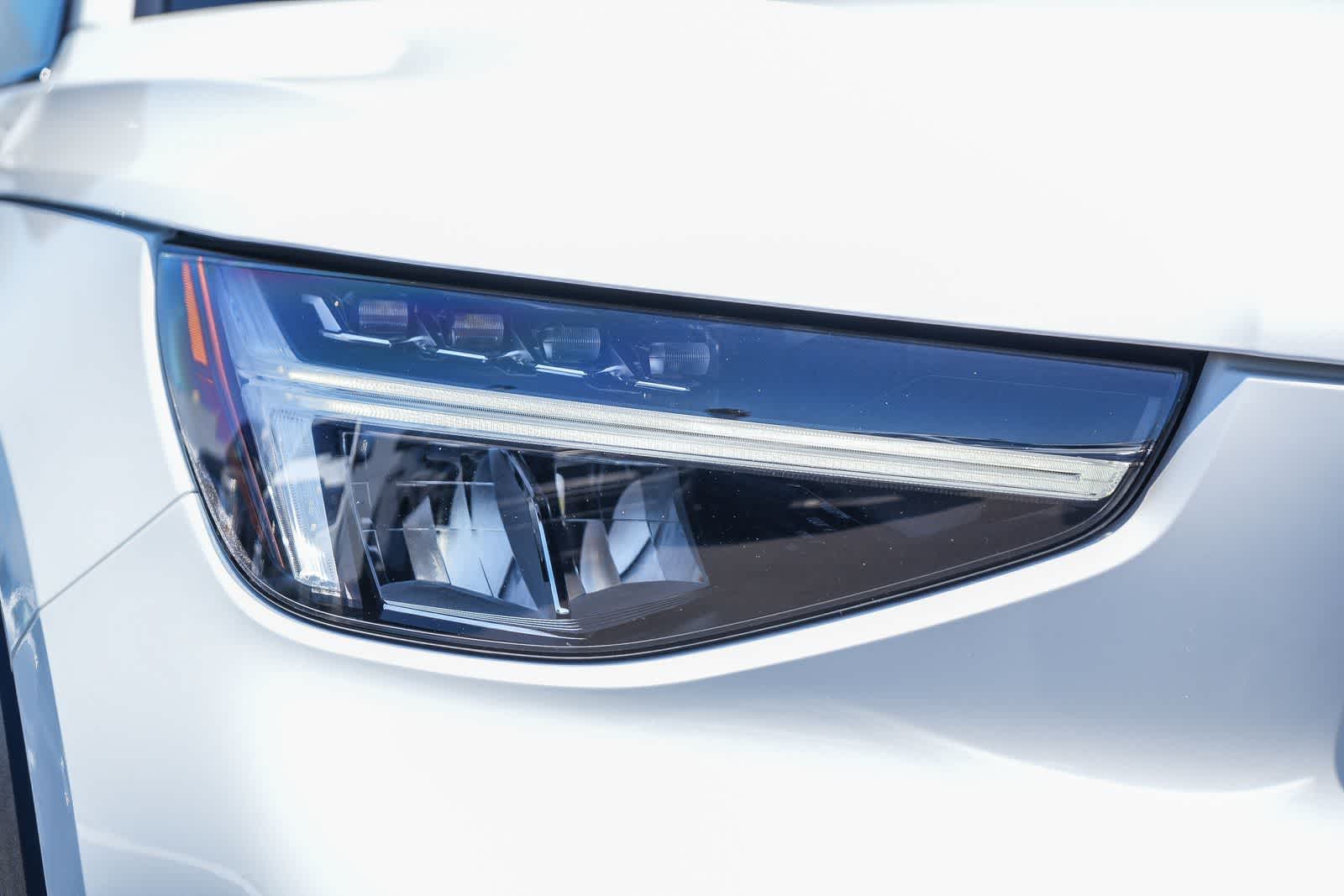 Thumbnail: 2024 Volvo XC40 - 4