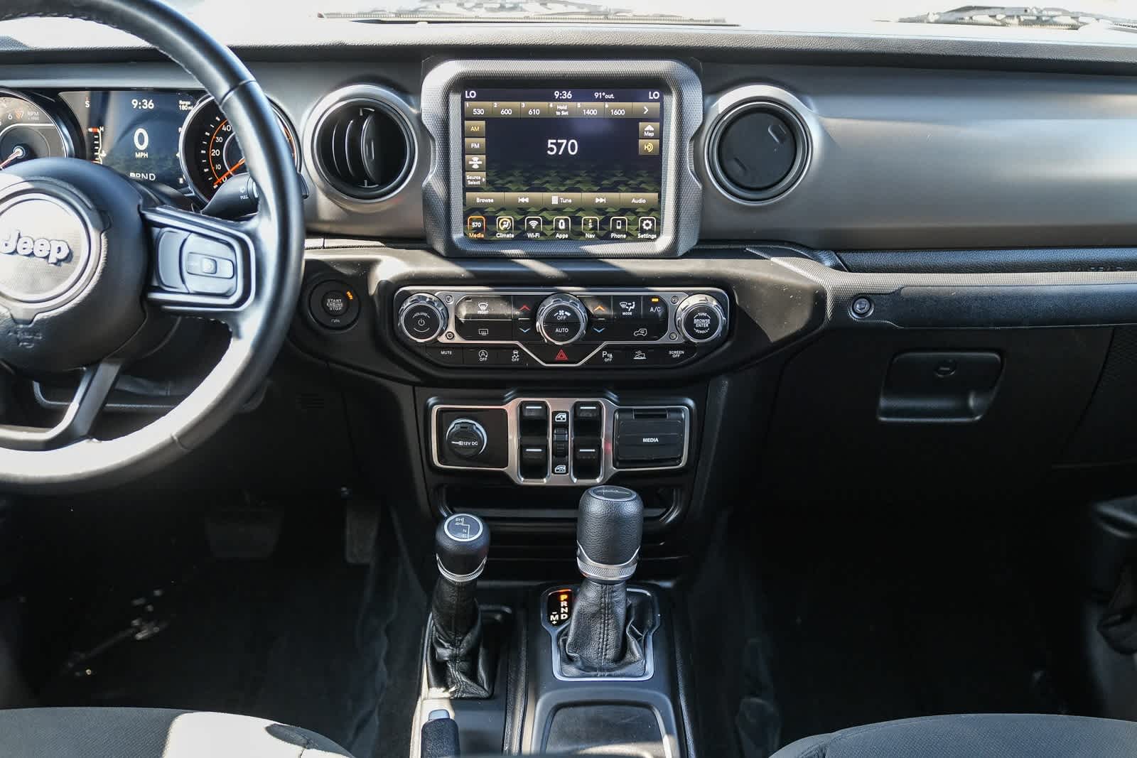 Thumbnail: 2021 Jeep Gladiator - 12