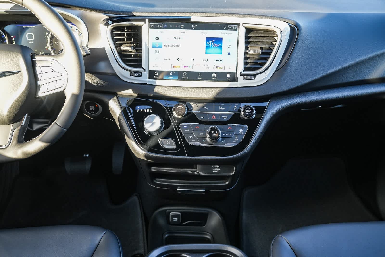 Thumbnail: 2026 Chrysler Voyager - 14