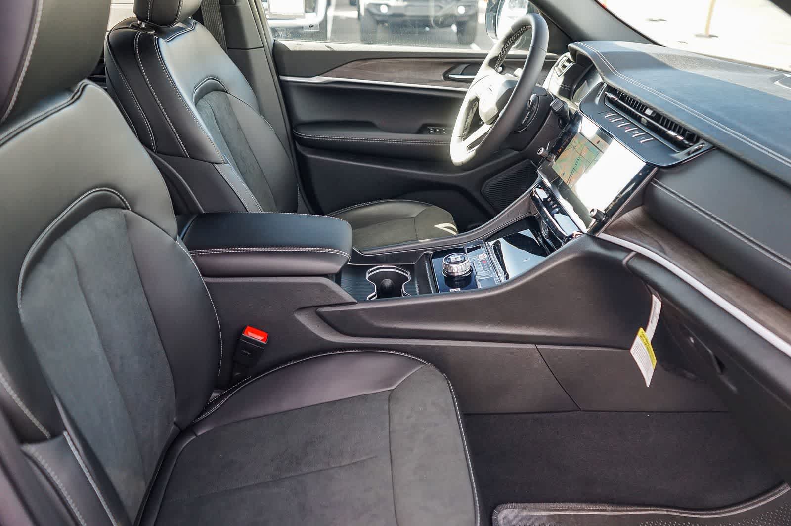 Thumbnail: 2026 Jeep Grand Cherokee - 17