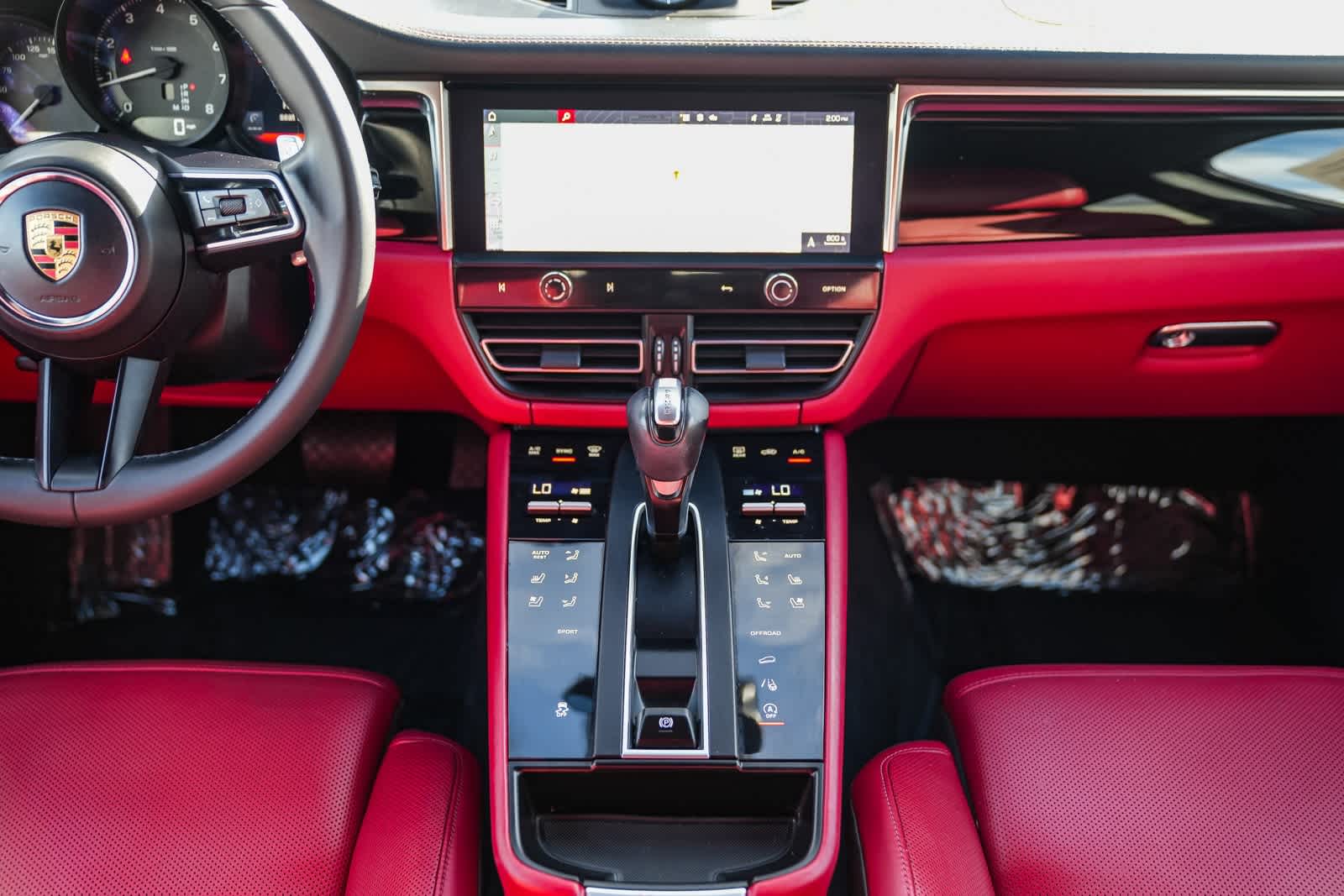 Thumbnail: 2023 Porsche Macan - 12