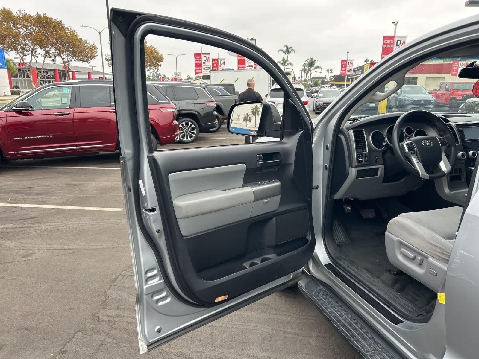 Thumbnail: 2015 Toyota Sequoia - 21