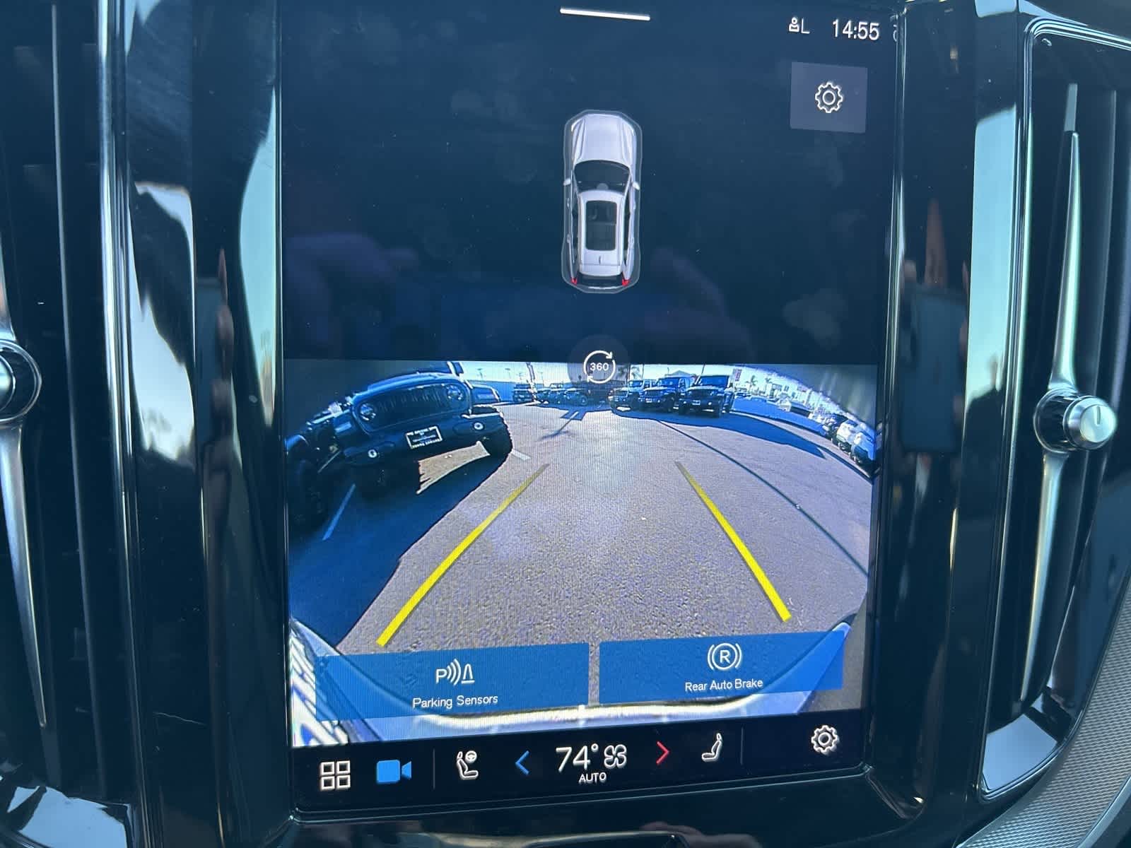 Thumbnail: 2022 Volvo XC60 - 44