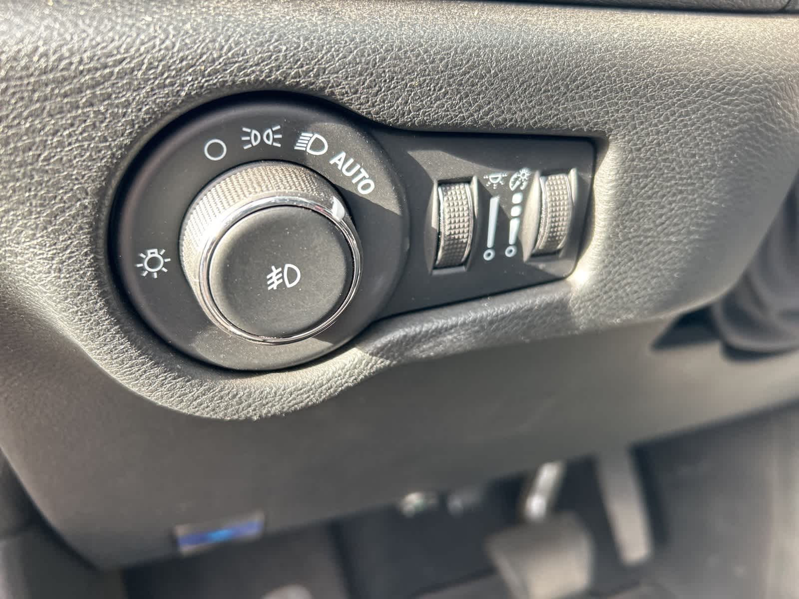 Thumbnail: 2022 Chrysler Pacifica - 34