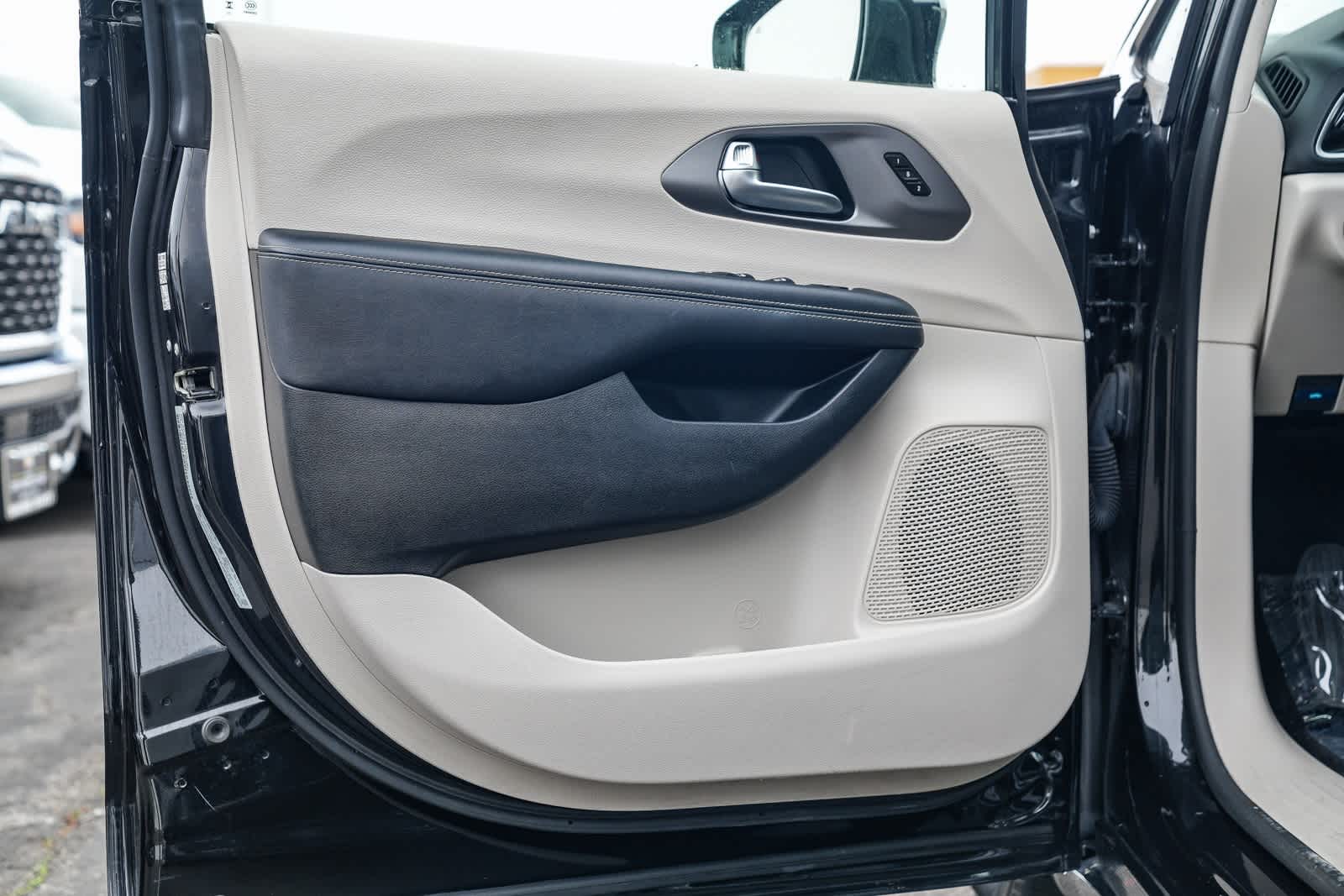 Thumbnail: 2024 Chrysler Pacifica - 20